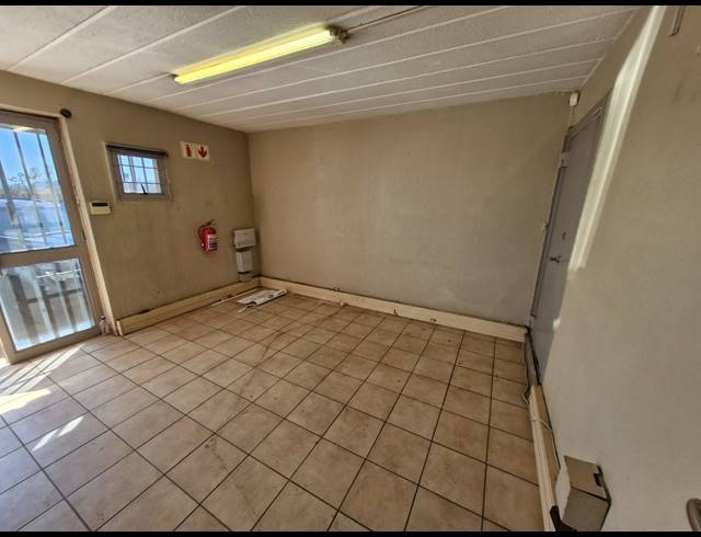 240M² FACTORY TO LET IN DRIEHOEK